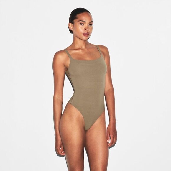 SKIMS Square Neck Bodysuit - Picture 2 of 6